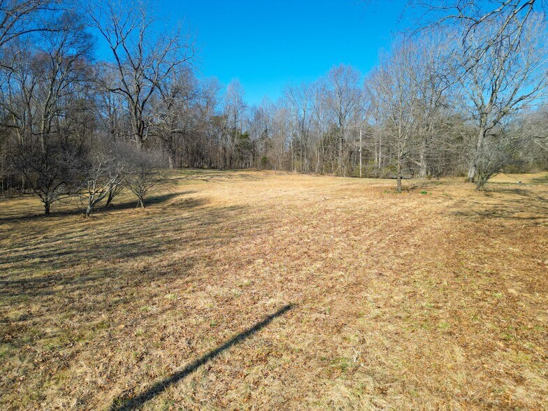 More Photos Of 2815 TN-49 Hwy, Charlotte Auto Repair For Sale