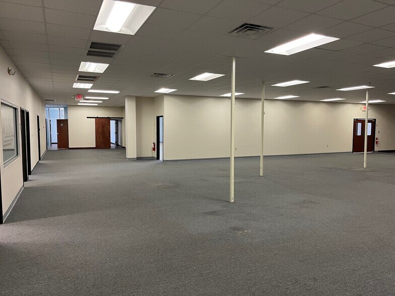 More Photos Of 8565 Somerset Dr, Largo Light Distribution For Lease