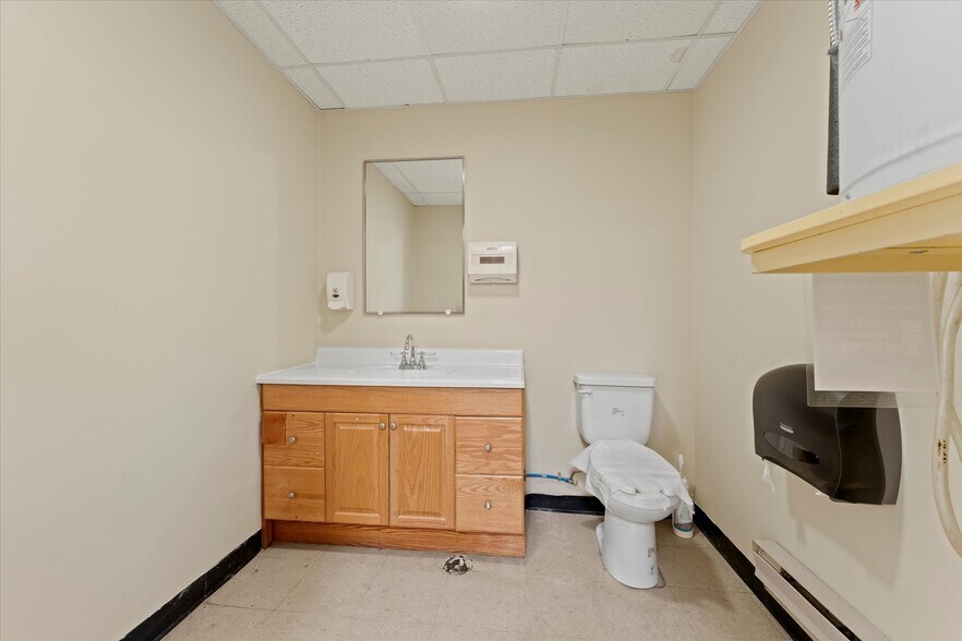 More Photos Of 711 Pelissier St, Windsor Office For Sale