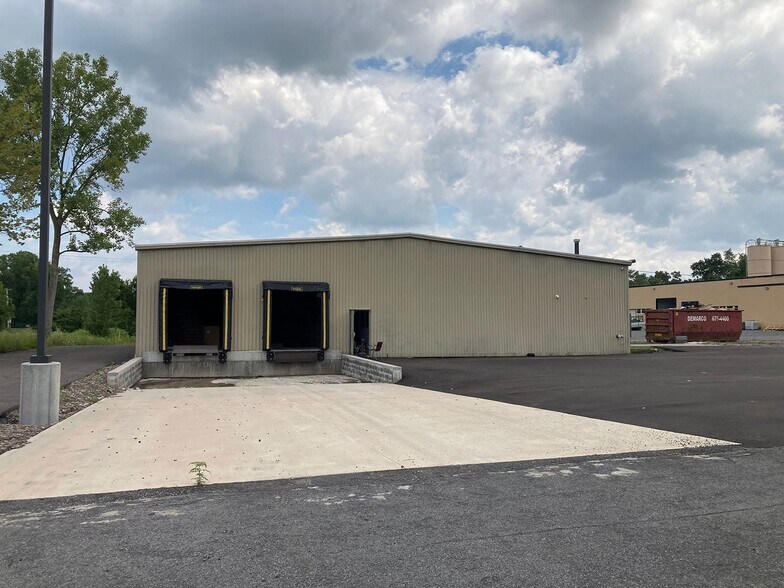 More Photos Of 7528 State Fair Blvd, Baldwinsville Manufacturing For Lease