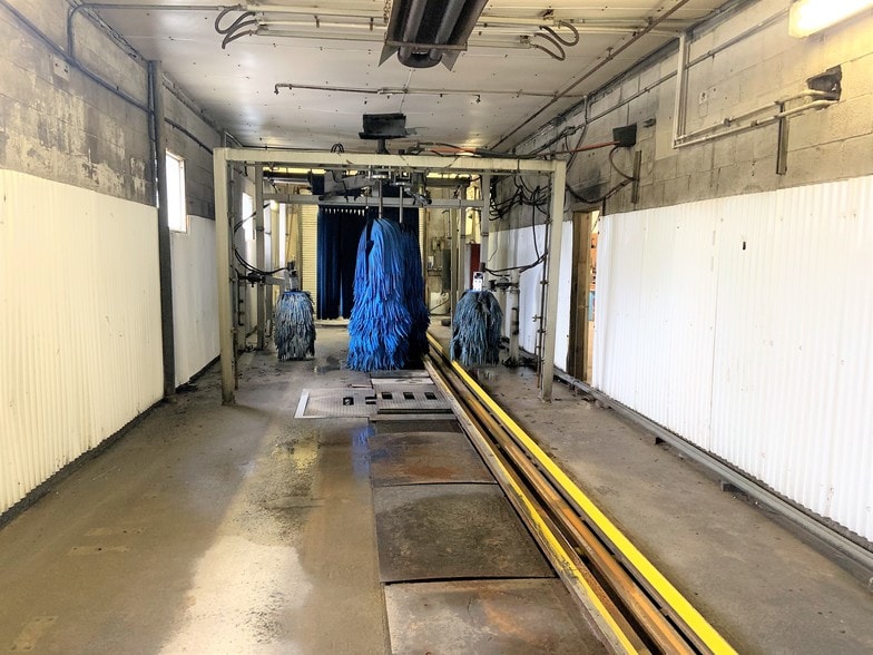 More Photos Of 307 Main St, Westbrook Carwash For Sale