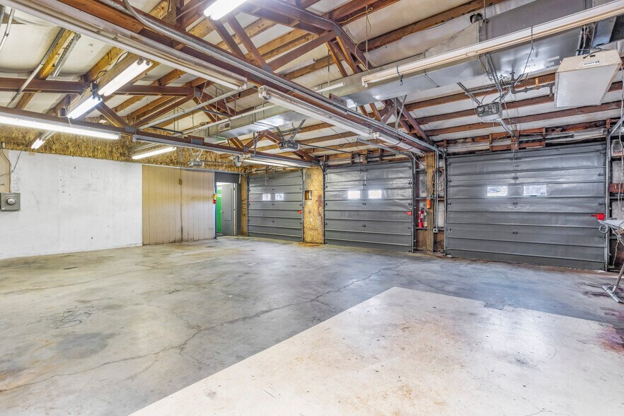 More Photos Of 2331 W A St, Pasco Distribution For Lease