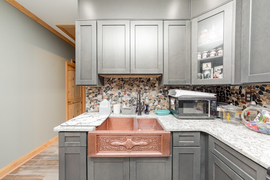 More Photos Of 1875 New Bridge Rd, Mineral Showroom For Sale