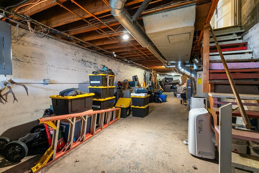 More Photos Of 511 Front St, Lynden General Retail For Sale