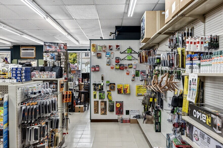 More Photos Of 23 W Main St, Canton Flex For Sale