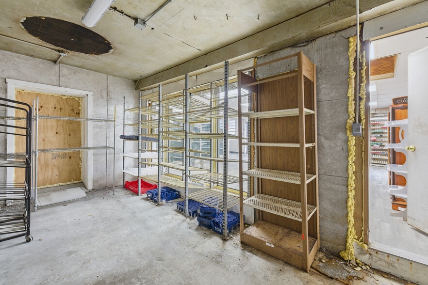 More Photos Of 233 Lexington Ave, Mansfield Convenience Store For Sale