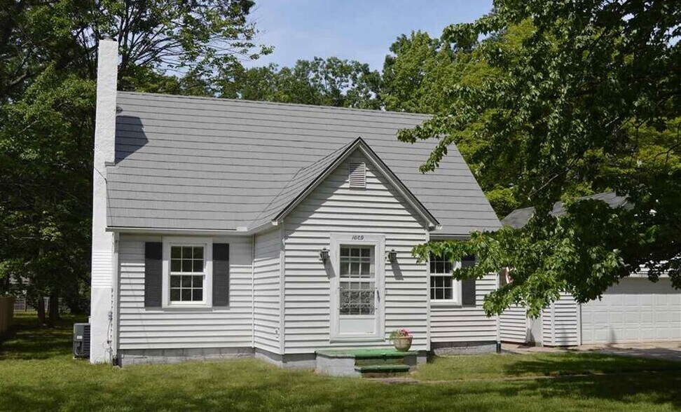 More Photos Of 829 E Eighth St, Traverse City Apartments For Sale