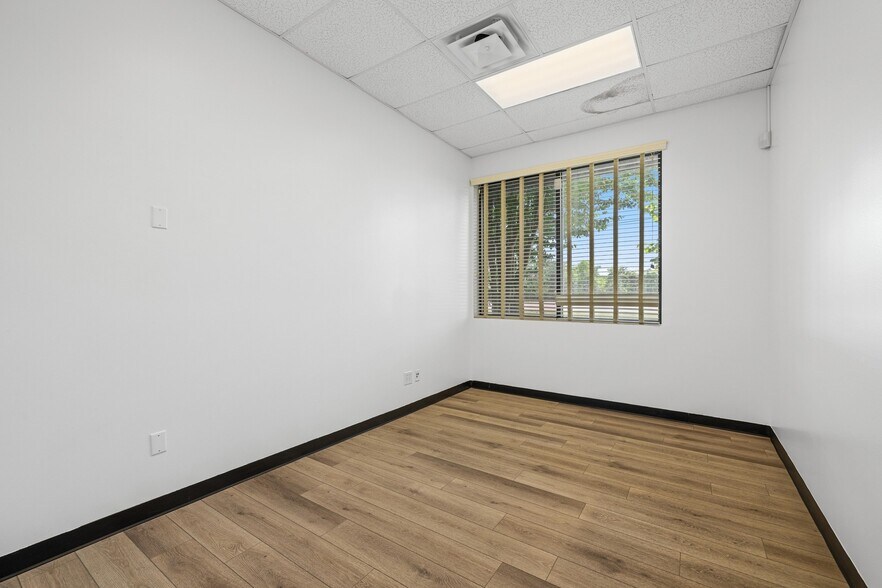 More Photos Of 190 N Bagdad Rd, Leander Unknown For Lease