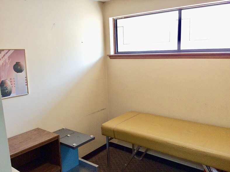 More Photos Of 25400-25430 Goddard Rd, Taylor Medical For Sale