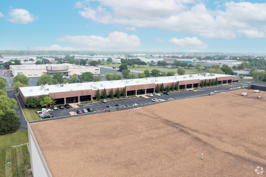 More Photos Of 3771-3797 Corporate Center Dr, Earth City Light Manufacturing For Lease