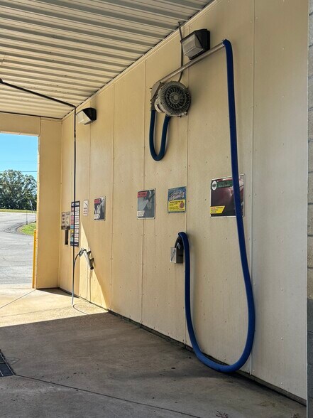 More Photos Of 312 N Main St, Gravois Mills Carwash For Sale