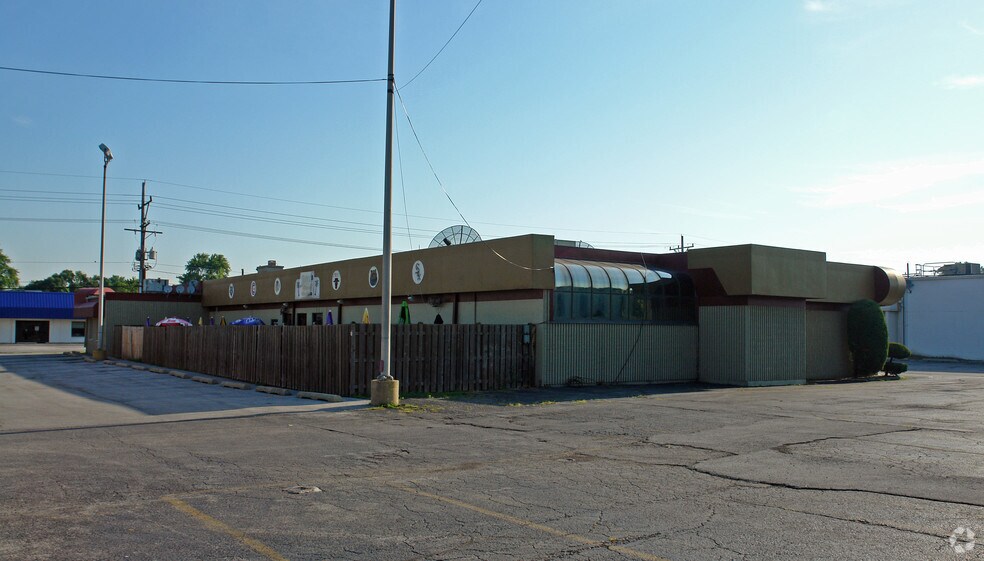 More Photos Of 9901 W 55th St, Countryside Restaurant For Lease