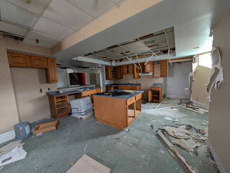 More Photos Of 2430-2440 Bowser Ave, Fort Wayne Apartments For Sale