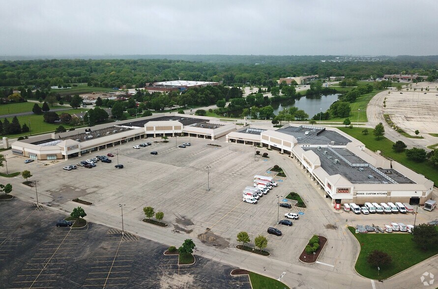 More Photos Of 830-890 W Main St, West Dundee Unknown For Lease