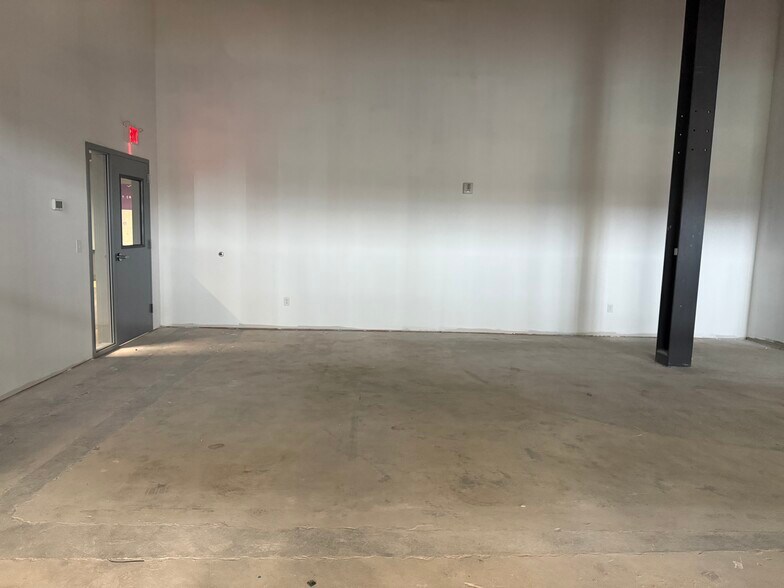 More Photos Of 15 Lund Rd, Saco Light Manufacturing For Lease