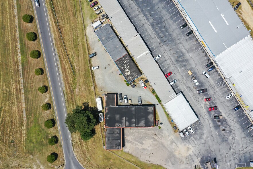 More Photos Of 1001 N Berkeley Blvd, Goldsboro Auto Repair For Sale