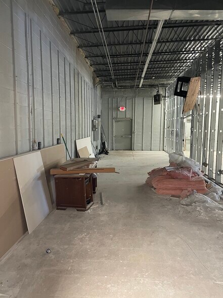 More Photos Of 685 S College St, Harrodsburg Storefront Retail Office For Lease