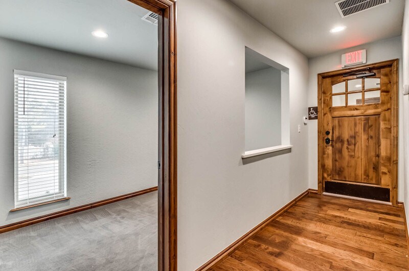 More Photos Of 6909 N Robinson Ave, Oklahoma City Office For Lease