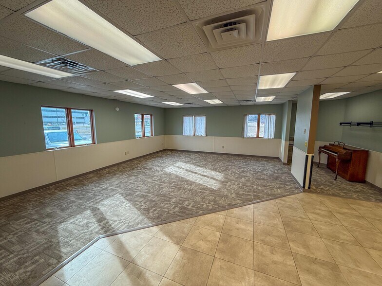 More Photos Of 3139 41st St NW, Rochester Office For Sale
