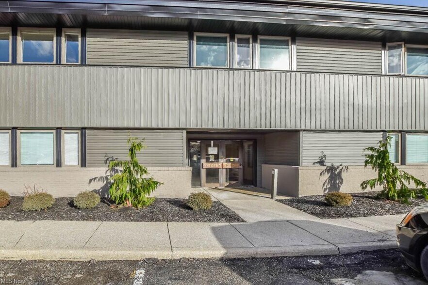 More Photos Of 4974 Higbee Ave NW, Canton Office For Lease