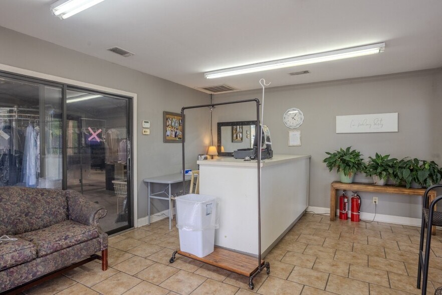 More Photos Of 244 N College St, Statesboro Flex For Sale