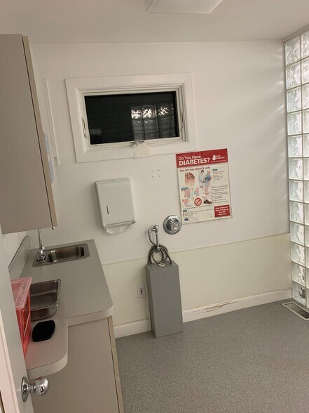 More Photos Of 111 Carleton Ave, Islip Terrace Medical For Lease