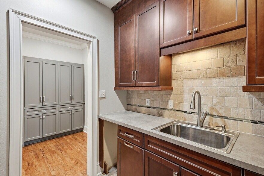 More Photos Of 537 E Park Ave, Tallahassee Office For Sale
