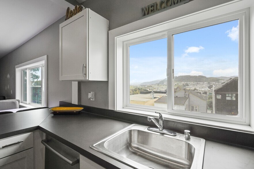 More Photos Of 1221 Oakdale Ave, San Francisco Religious Facility For Sale