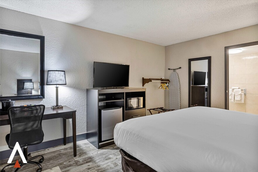 More Photos Of 3959 NW 79th Ave, Doral Hotel For Sale