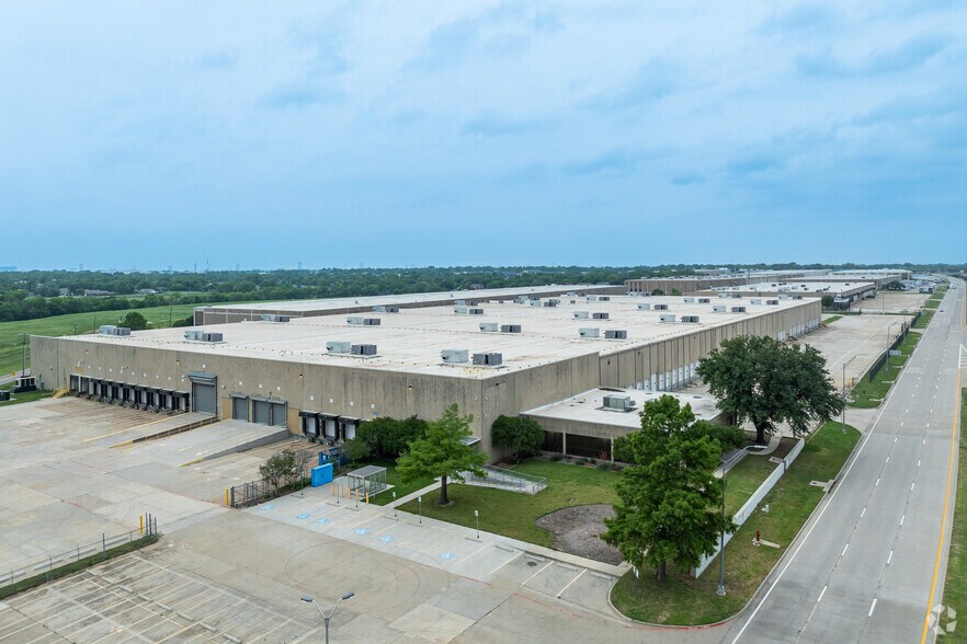 More Photos Of 1102 State Highway 161, Grand Prairie Distribution For Lease