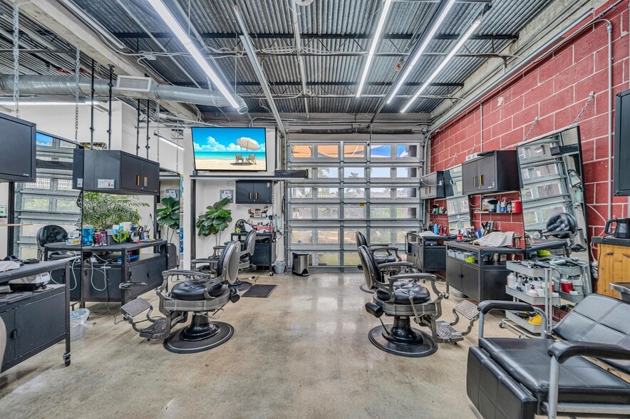 More Photos Of 815 NE 13th St, Fort Lauderdale Freestanding For Sale