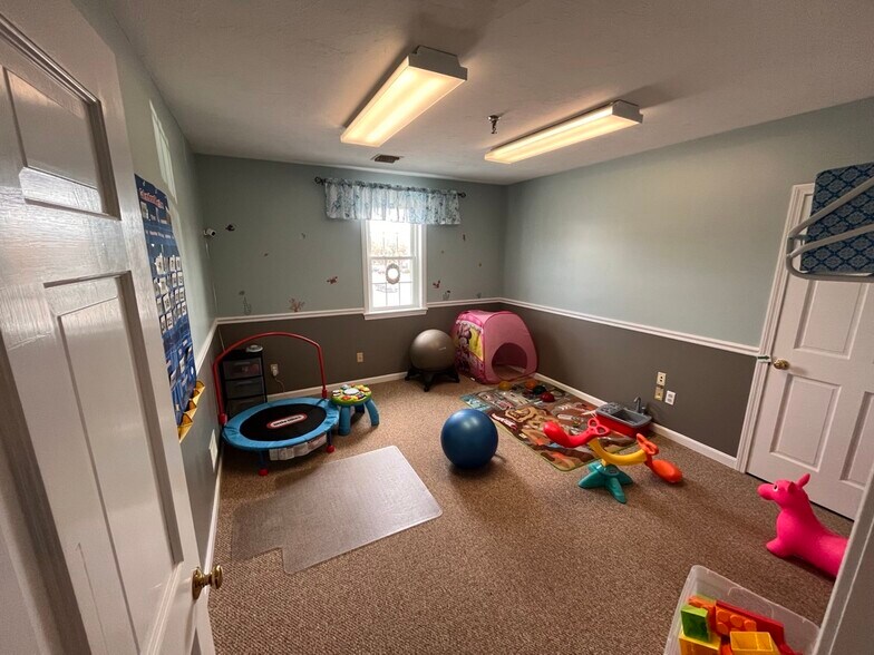 More Photos Of 4-6 Barlows Landing Rd, Pocasset Storefront Retail Office For Sale
