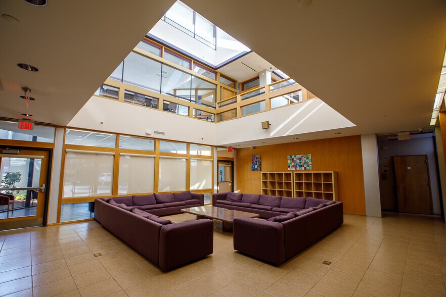 More Photos Of 3516 Covington Hwy, Decatur Office For Sale