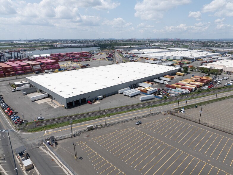 More Photos Of 2 Colony Rd, Jersey City Warehouse For Lease