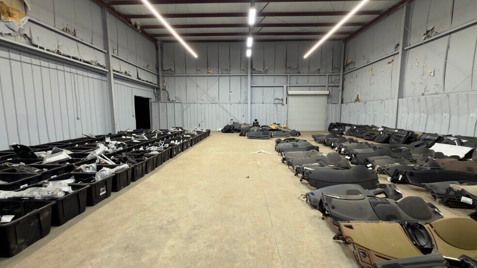 More Photos Of 2800 Delano St, Pensacola Warehouse For Lease