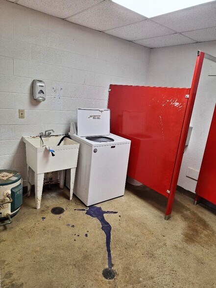 More Photos Of 1170 US Highway 45, Henderson Light Manufacturing For Sale