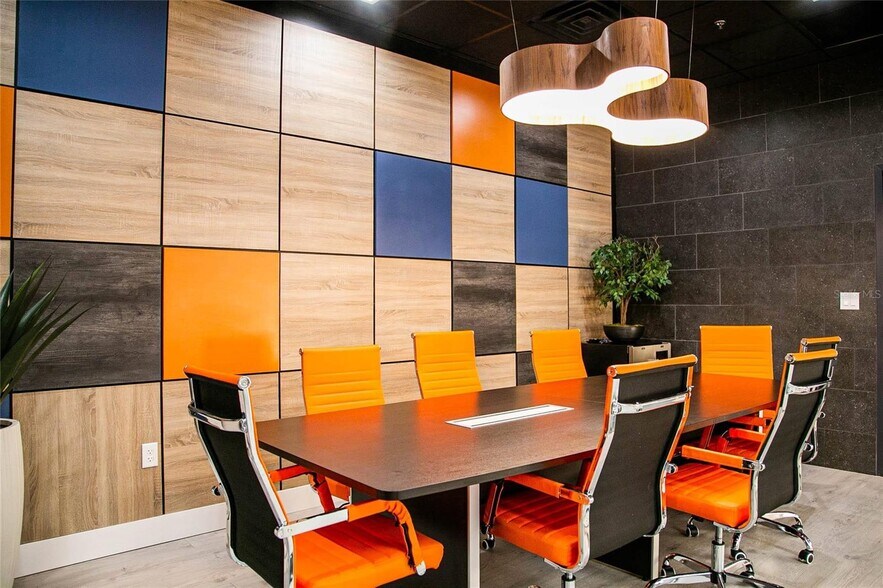 More Photos Of 1700 35th St, Orlando Warehouse For Lease