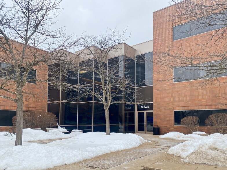 More Photos Of 30575 Bainbridge Rd, Solon Coworking Space