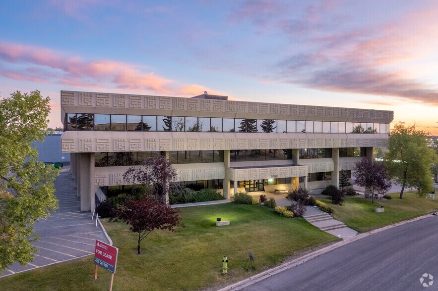 Primary Photo Of 3016 5th Ave NE, Calgary Medical For Sale