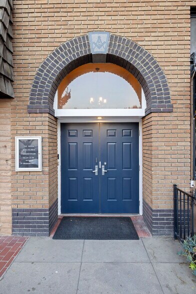 More Photos Of 128 S E St, Exeter Storefront For Sale