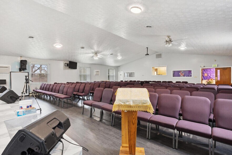 More Photos Of 8340 Pippin Rd, Cincinnati Specialty For Sale