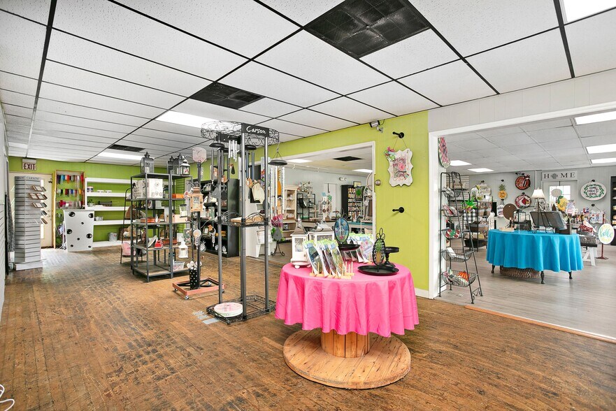 More Photos Of 537 E Main St, Lebanon Freestanding For Sale