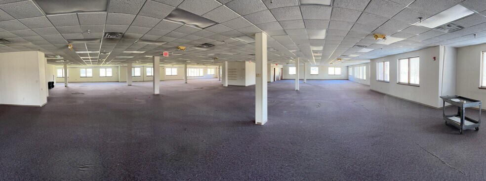 More Photos Of 3300 University Dr, Auburn Hills Office For Lease