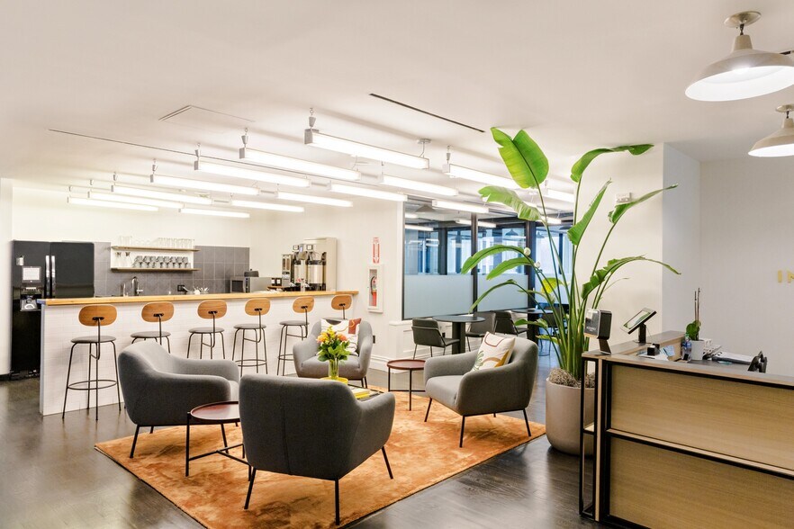 Primary Photo Of 261 Madison Ave, New York Coworking Space