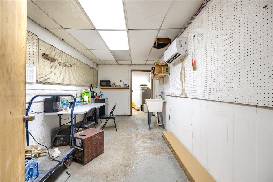 More Photos Of 2600 Duss Ave, Ambridge Unknown For Sale