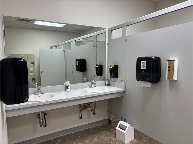 More Photos Of 5733 Myerlake Cir, Clearwater Showroom For Sale