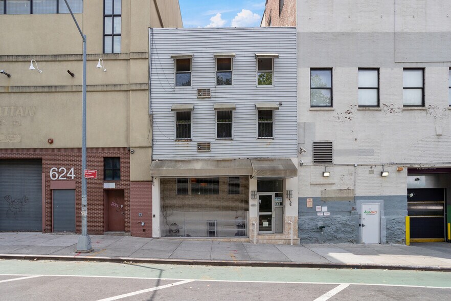 Primary Photo Of 630 W 52nd St, New York Apartments For Lease