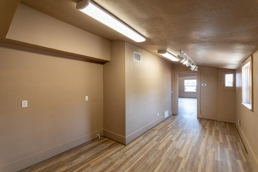 More Photos Of 310 E Oak St, Kingman Office For Sale