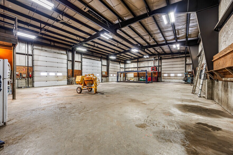 More Photos Of 165 Carmelinas Cir, Ludlow Industrial For Lease