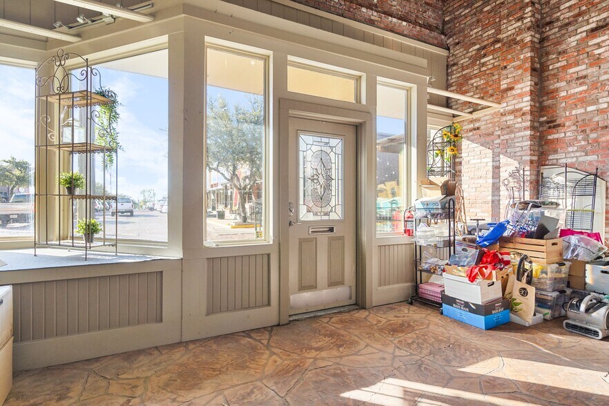 More Photos Of 107 S Main St, Farmersville Storefront For Sale